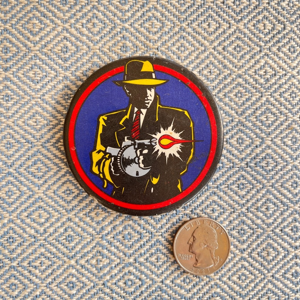 3/$30 π Vintage 1990 Dick Tracy Pin - Picture 2 of 3